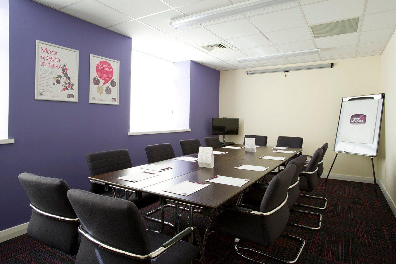 Premier Inn Perth City Centre Екстер'єр фото