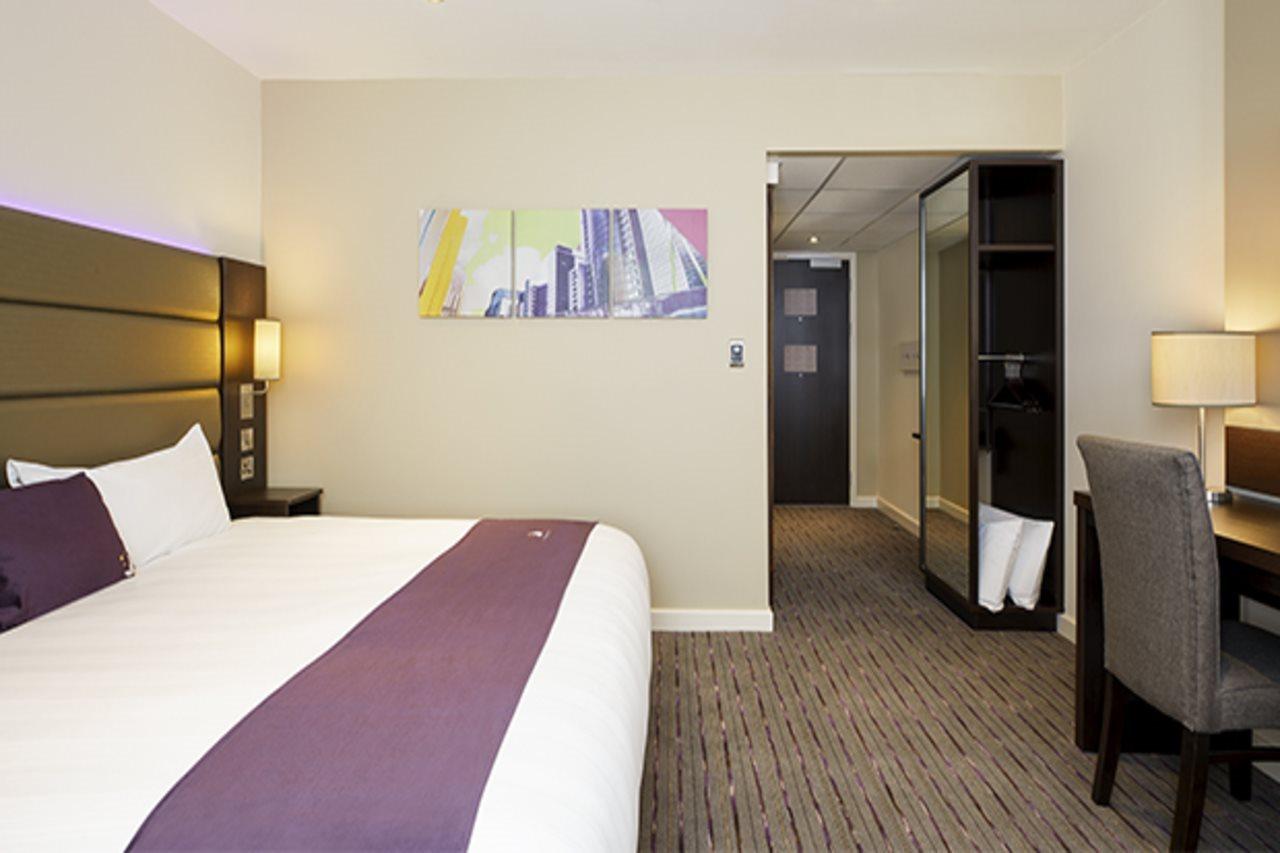 Premier Inn Perth City Centre Екстер'єр фото