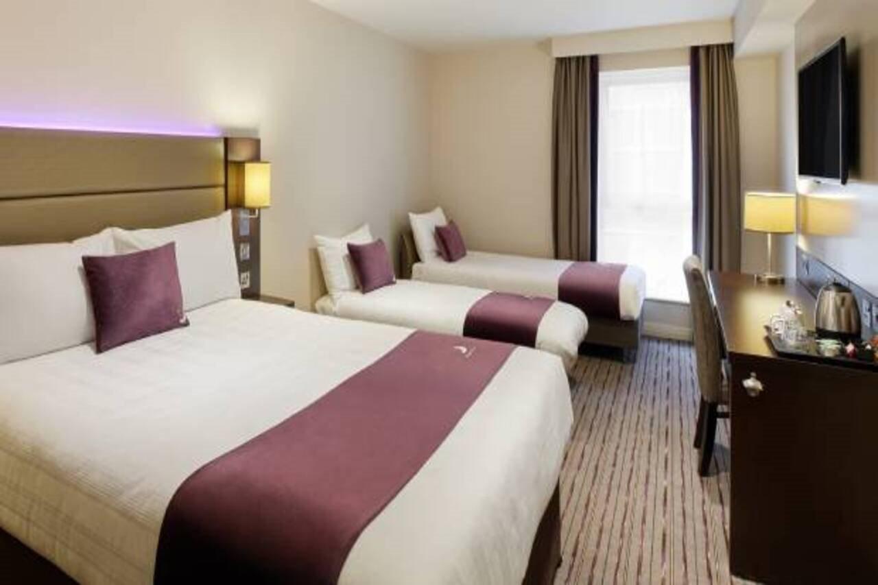 Premier Inn Perth City Centre Екстер'єр фото