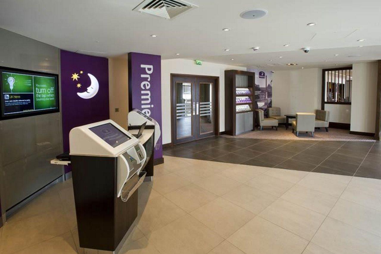 Premier Inn Perth City Centre Екстер'єр фото